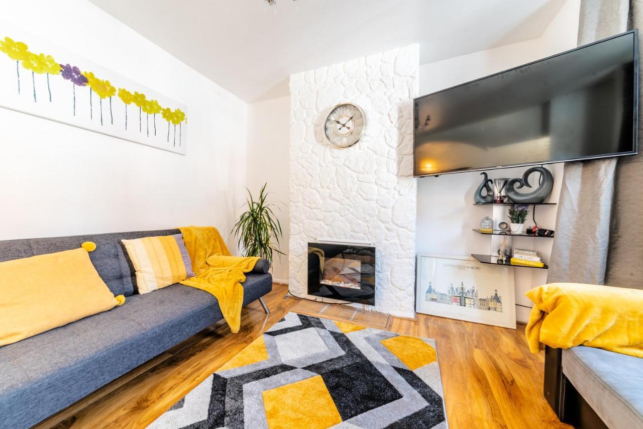 Stylish 3-Bed Terraced House With Wi-Fi Lejlighed Chatham  Eksteriør billede